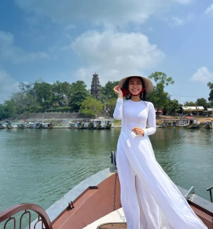 Reasonable Hương River boat tour ticket prices