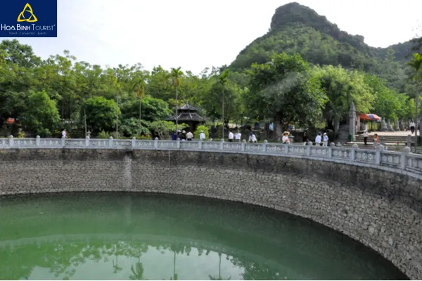 Ngoc Well in the Bai Dinh Pagoda grounds, with stone railings and surrounding greenery