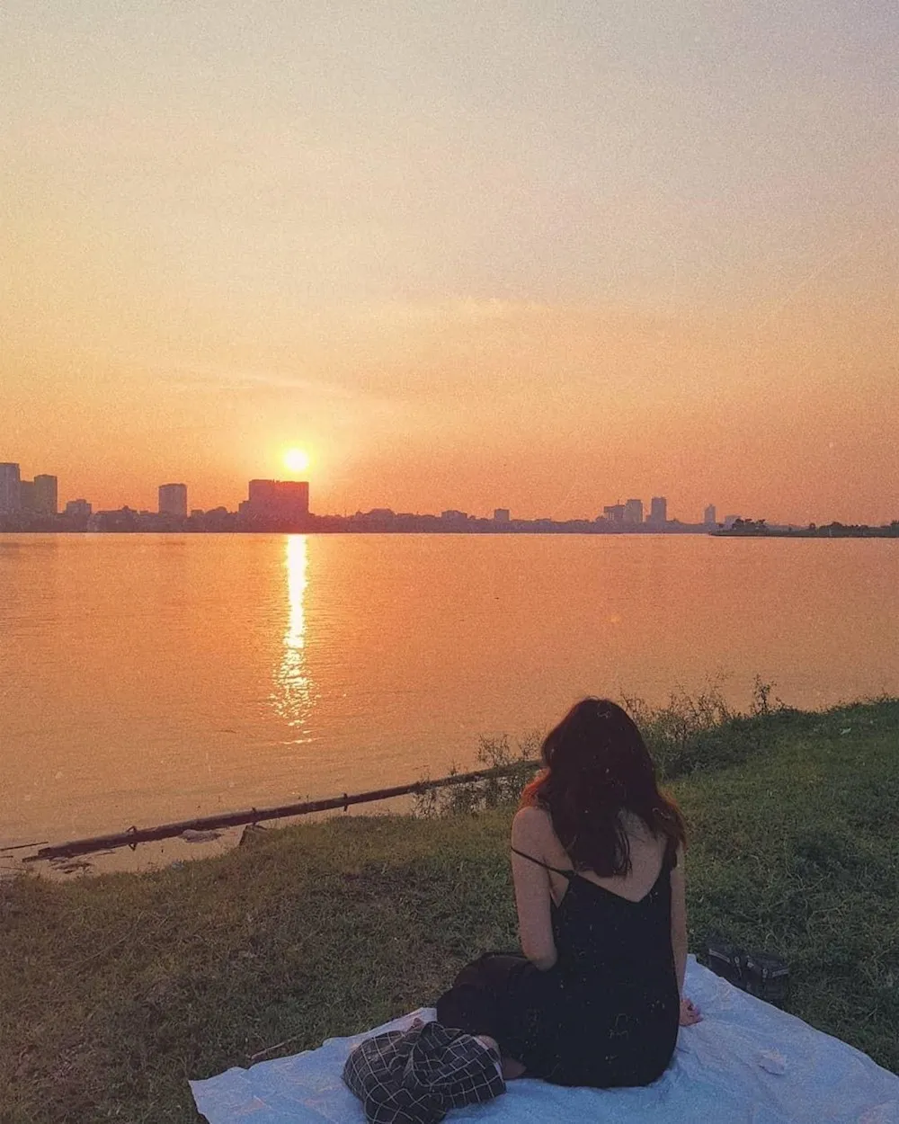 Suggestion for a couple's photo spot. Looks pretty stylish, right?