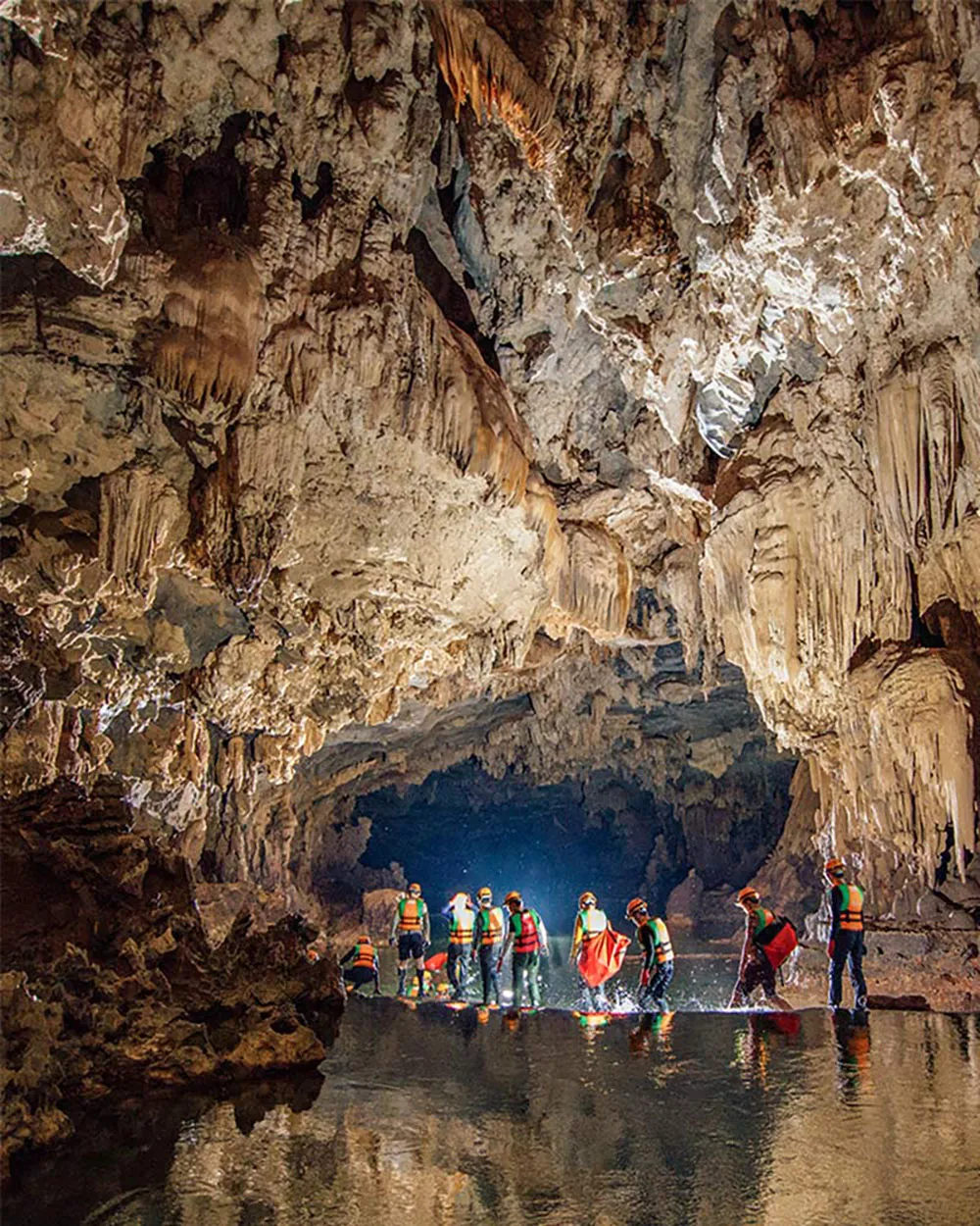 Tu Lan Cave - a place that challenges every step of exploration