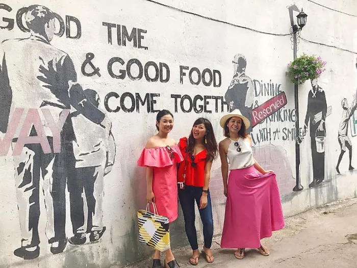 Graffiti art stands out in Alley 41 Pham Ngoc Thach, creating a unique "Instagrammable" space.