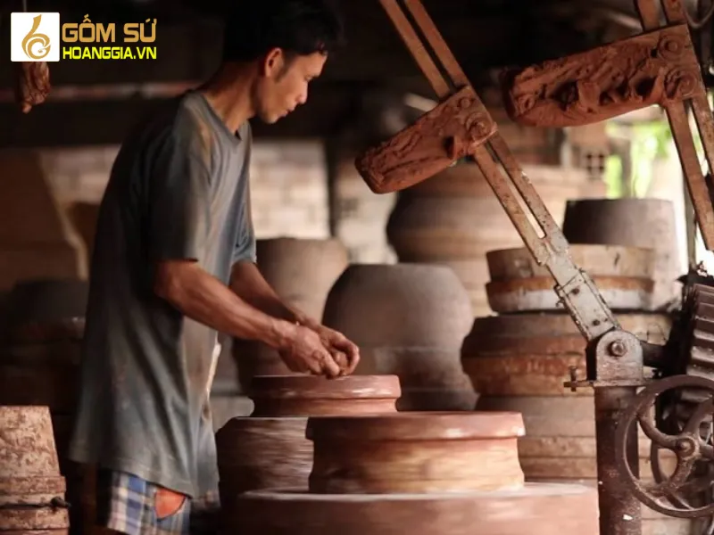 Historical images depicting the formation and development of Bien Hoa pottery village through different periods