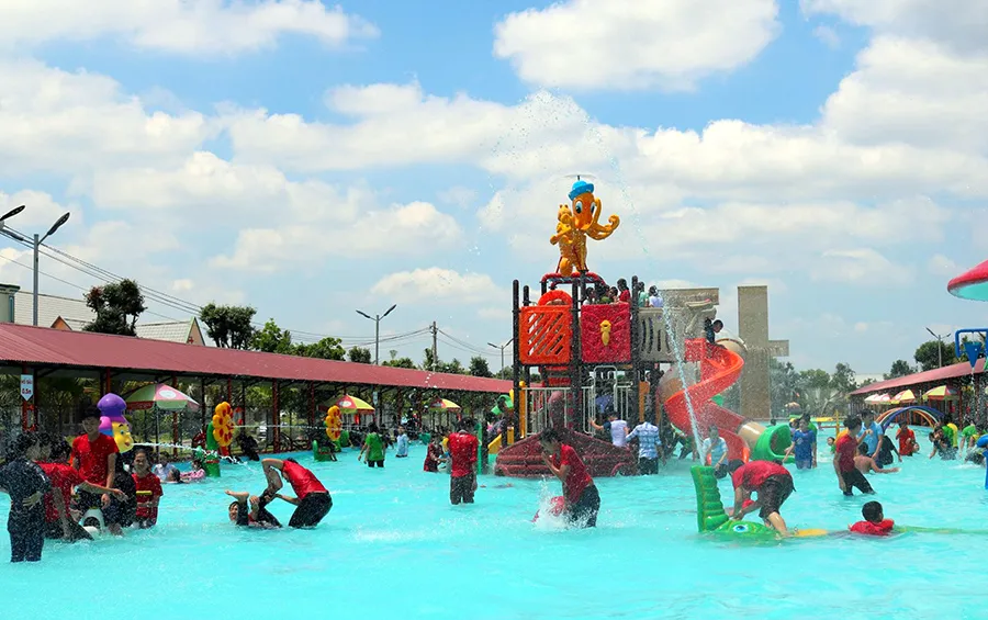 Outdoor swimming pool at Truong Huy ecotourism area in Vinh Long.