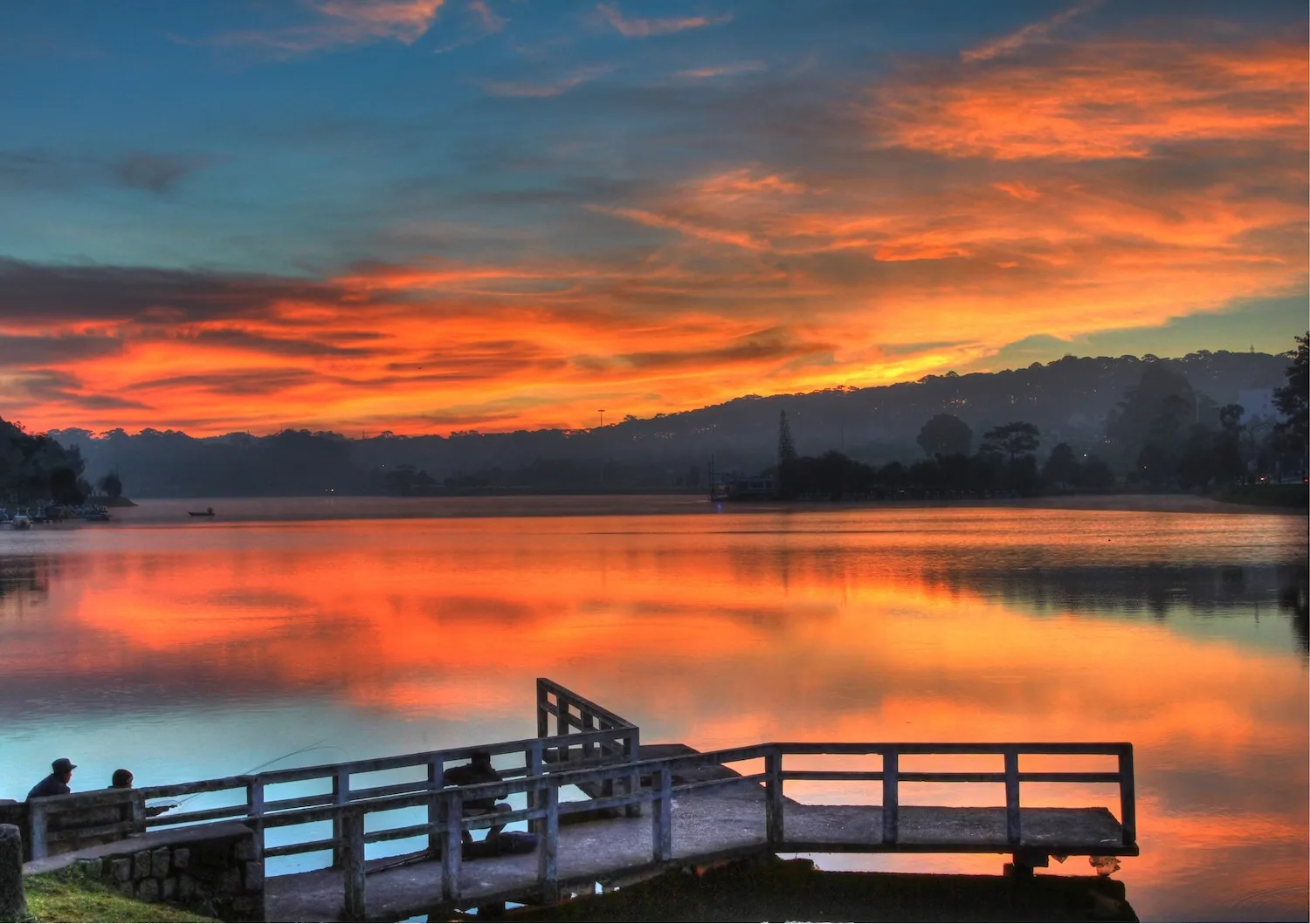 Romantic Xuan Huong Lake, one of the attractions near Da Lat Chicken Church.