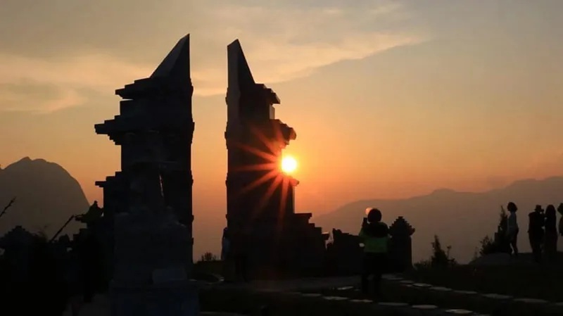 Beautiful sunset at O Quy Ho Heaven Gate