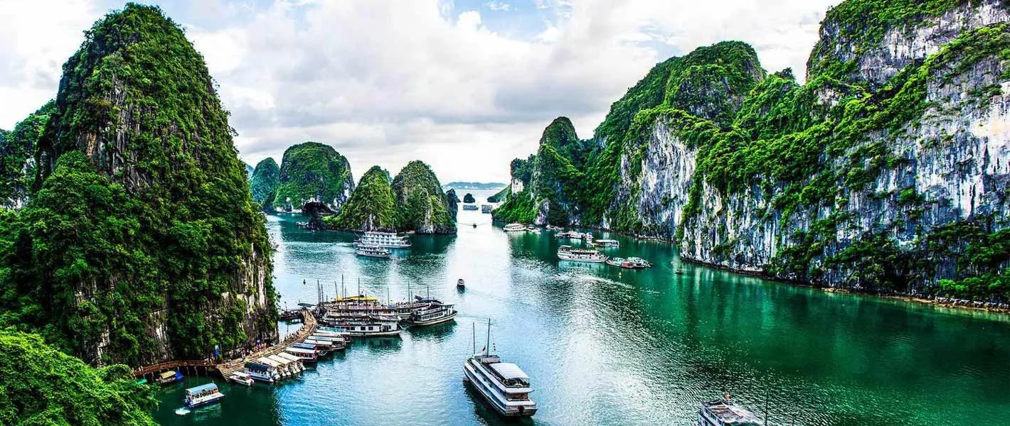 Kayaking activity to explore Cua Van fishing village