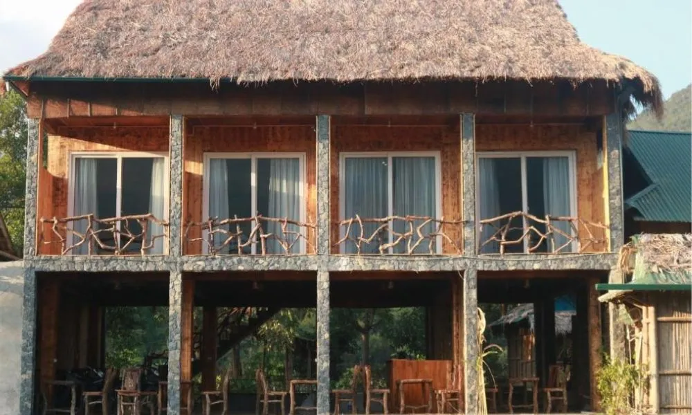 Homestay blending traditional architecture with modern Thai elements in Mai Chau