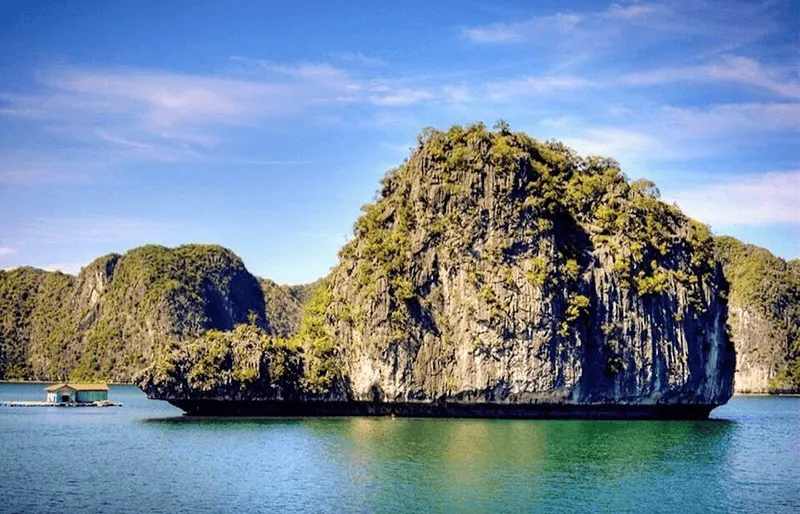 Turtle Island in Lan Ha Bay, Vietnam