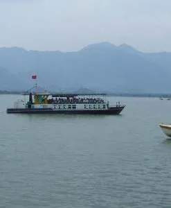 Tau Du Lich 688 Hotel at Nui Coc Lake