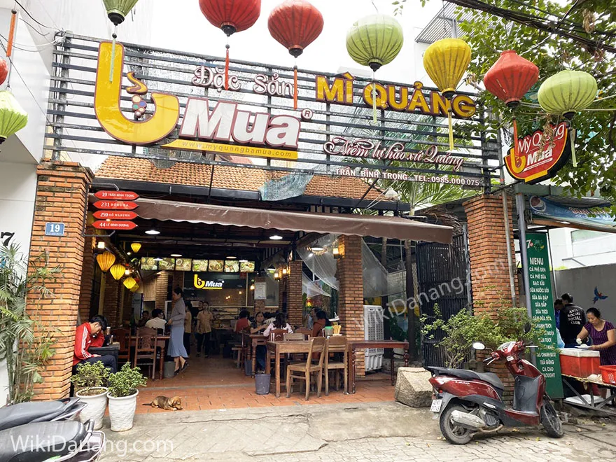 Exploring delicious Mi Quang restaurants in Da Nang
