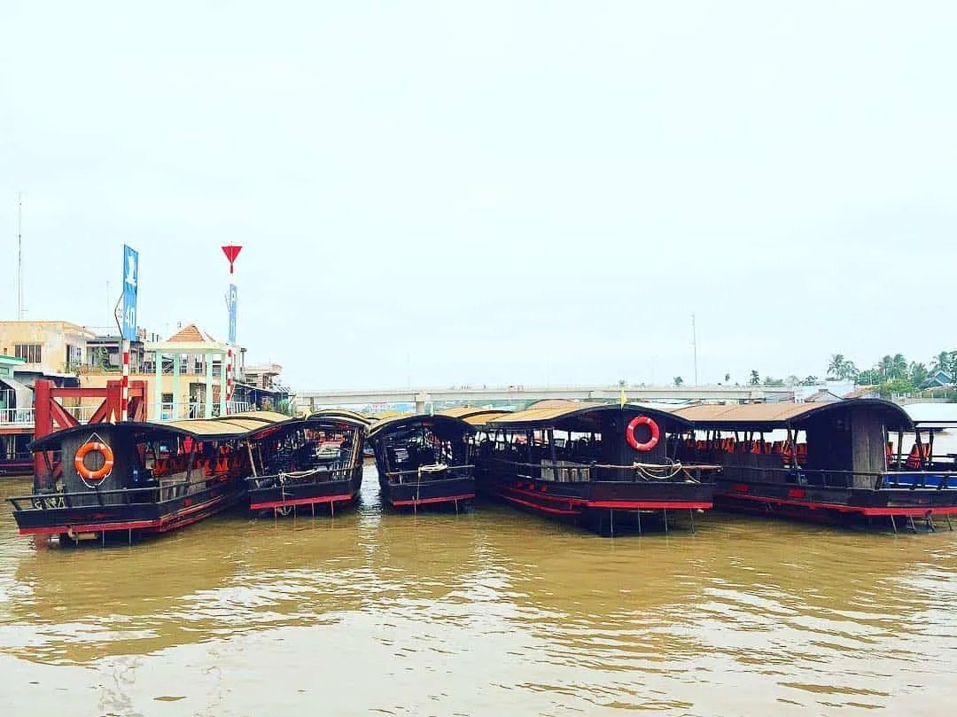 Exploring Cai Be Floating Market by motorbike, an exciting backpacking experience