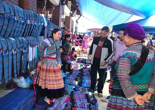 Explore the unique culture of Ta Dung Fair Market, experience the unique highland market space