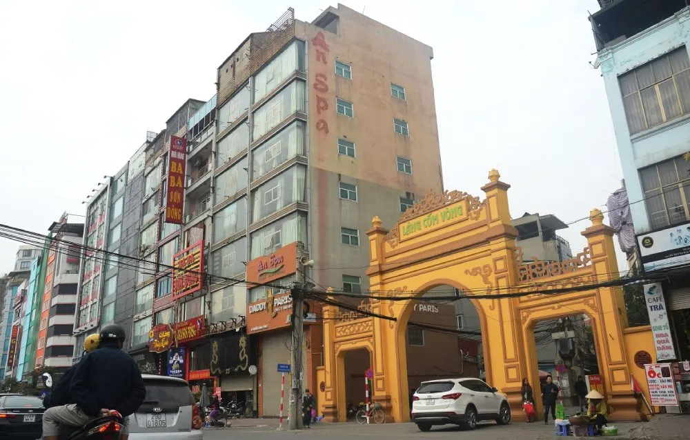 Exploring narrow alleys and ancient architecture of Vong Village