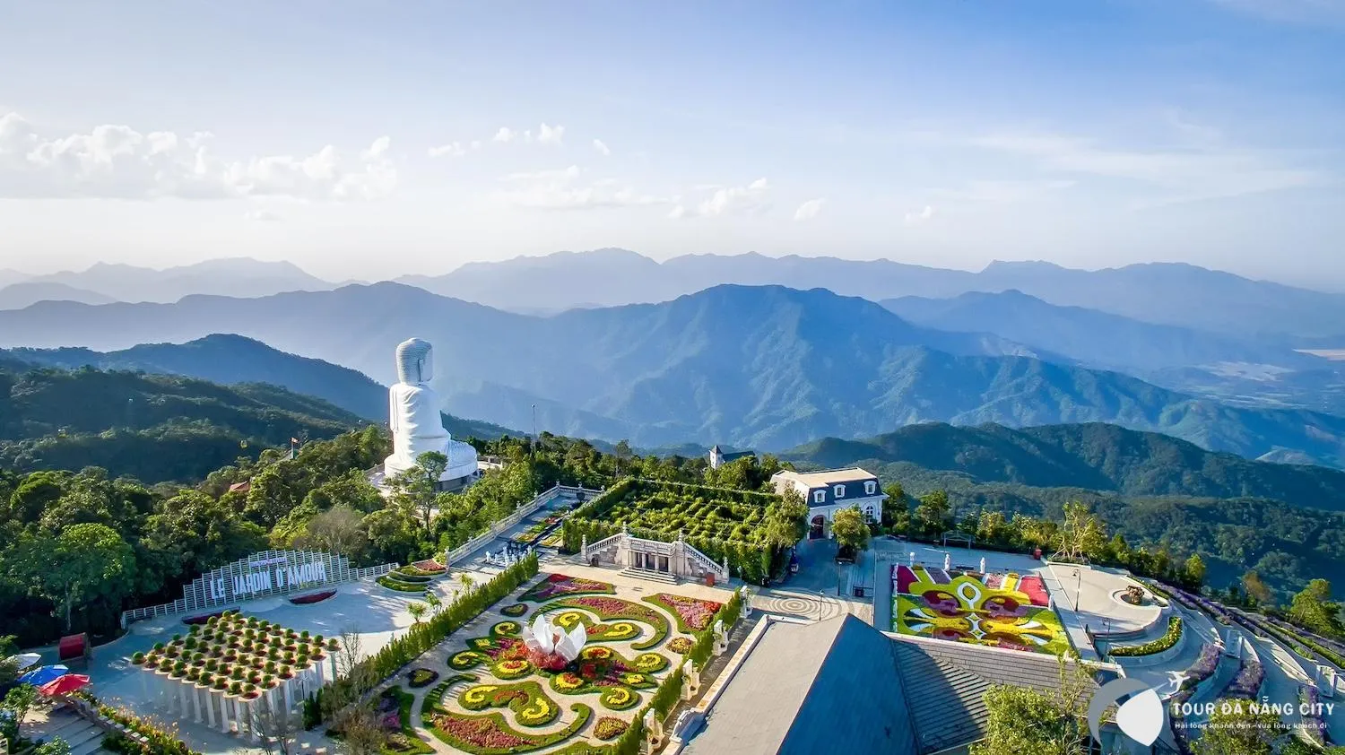 Khám phá vẻ đẹp rực rỡ của vườn hoa D'Amour trên đỉnh Bà Nà Hills