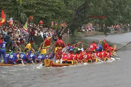 Stands are full during the Nhuệ River boat racing festival