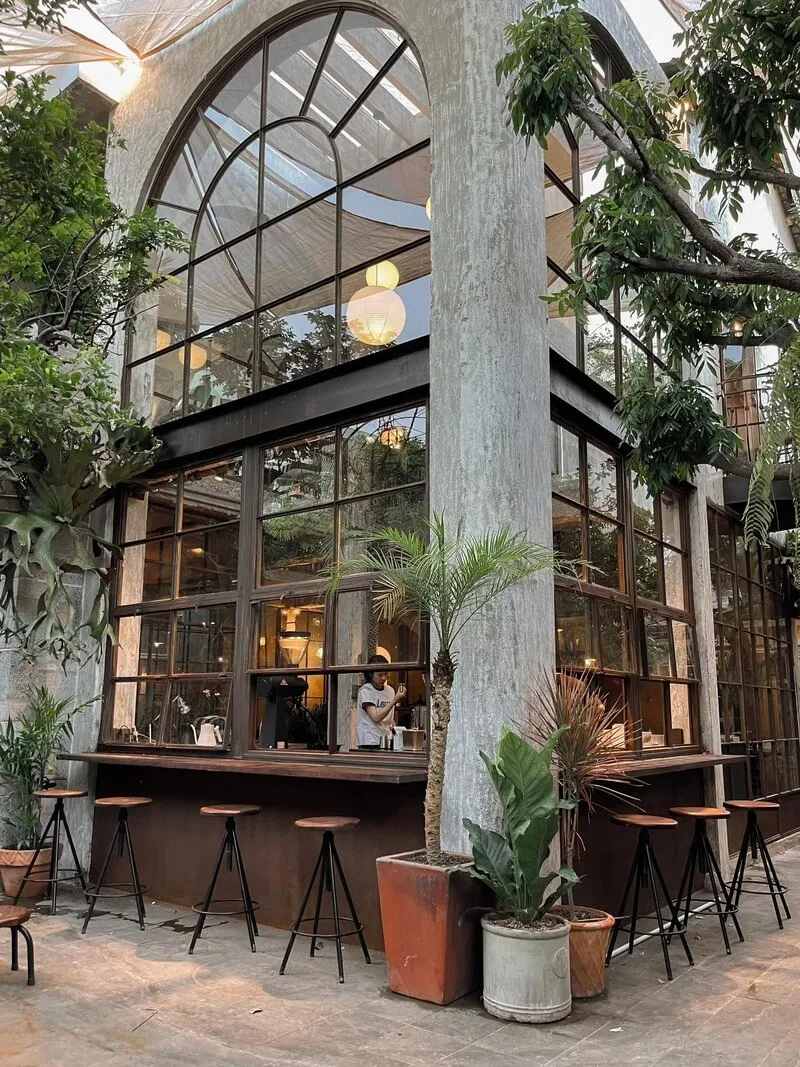 Không gian mở thoáng đãng tại Tan. Cafe Đà Nẵng