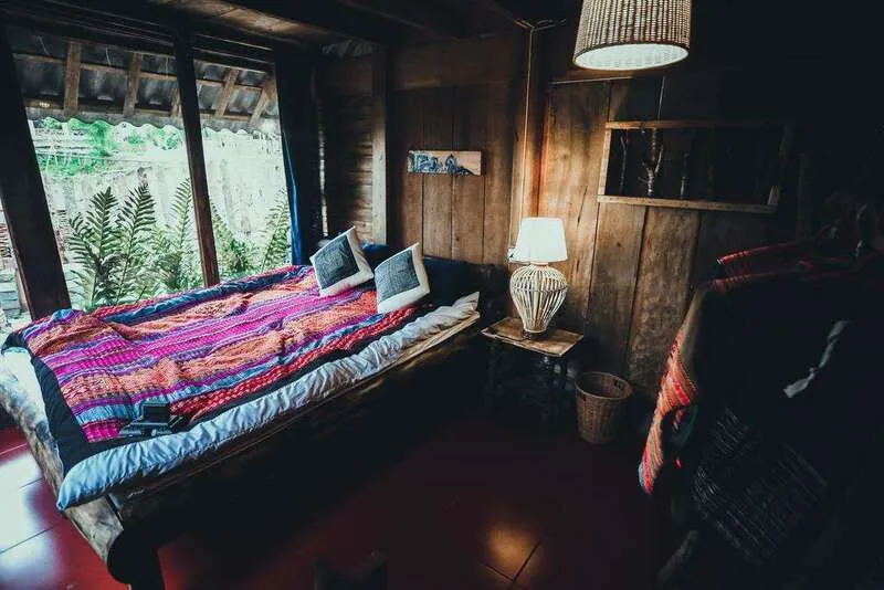 Không gian sinh hoạt chung ấm cúng tại Sali House Sapa, nơi du khách có thể giao lưu và thư giãn
