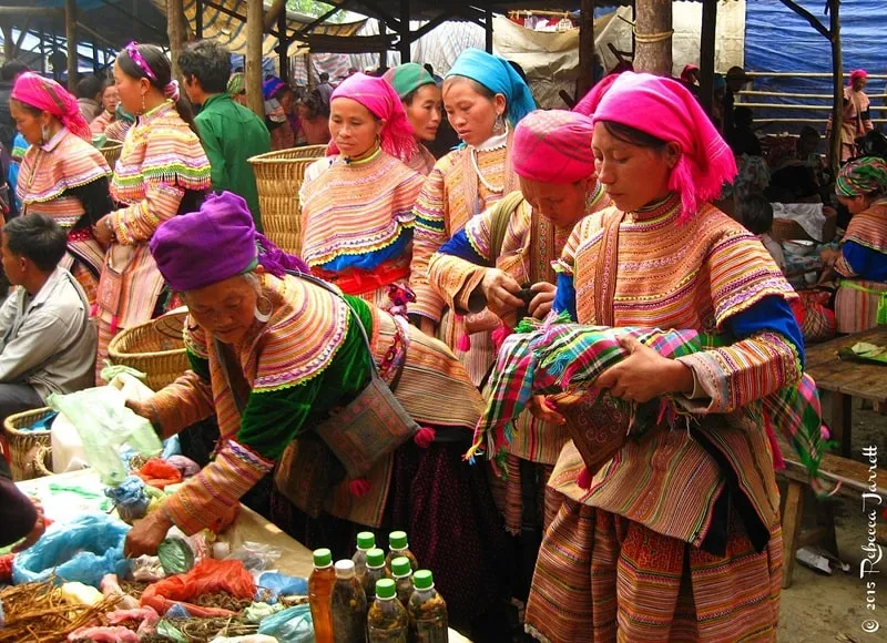 Khu chợ nông sản đa dạng và tươi ngon tại chợ phiên Bắc Hà