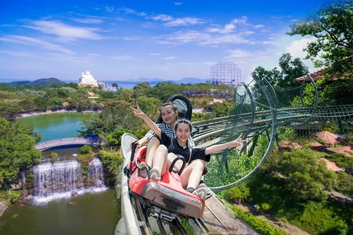 Ho May Park Tourist Area with countless fun games and modern entertainment space