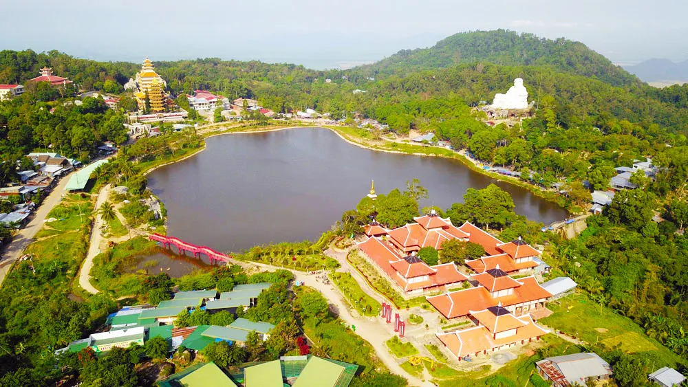 Lam Vien Nui Cam tourist area appears magnificent and attractive, an ideal destination for tourists who want to experience Nui Cam An Giang tourism