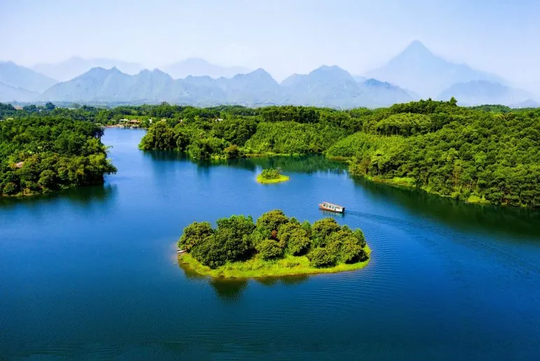 Khung cảnh du lịch sinh thái Đầm Ao Châu Phú Thọ