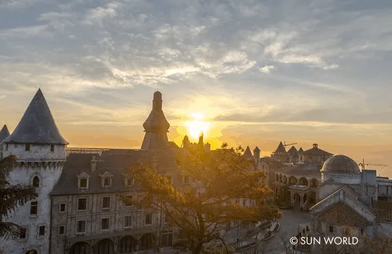 Khung cảnh yên bình của làng quê Pháp Apremont sur Allier tại Bà Nà Hills