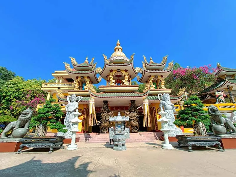Impressive pagoda tower architecture at Thai Son Pagoda - Cau Mountain