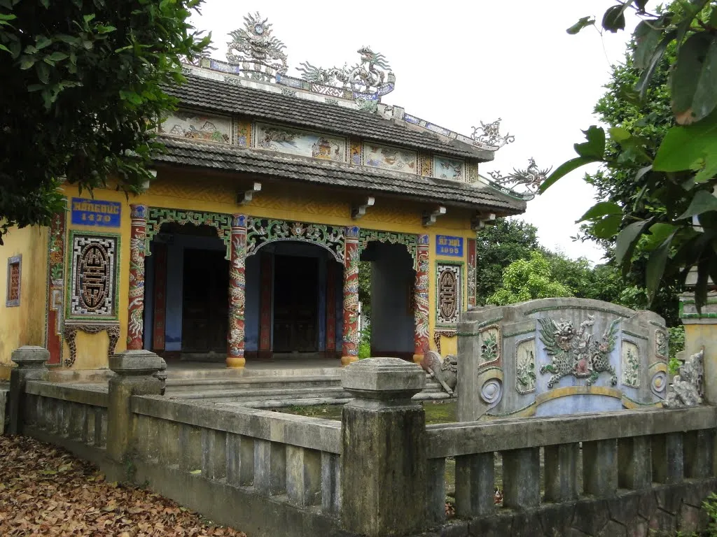 Unique Ruong house architecture with sophisticated carvings