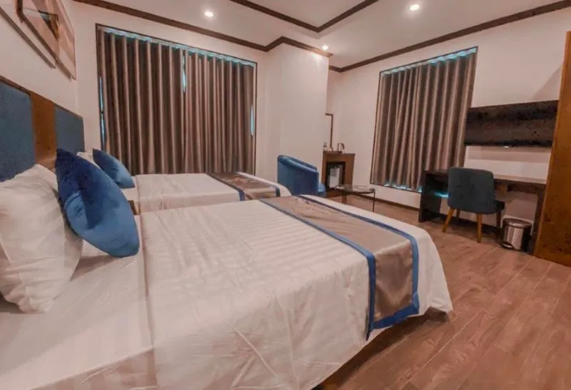 Kingdom Hotel is highly rated for its quality space, well meeting all needs