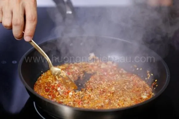 Making satay chili oil to serve with Bun Bo Hue