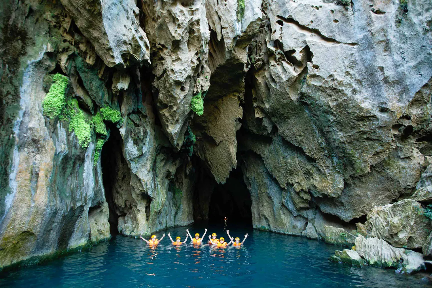Crystal clear turquoise water will make you return to Thuy Cung Cave again