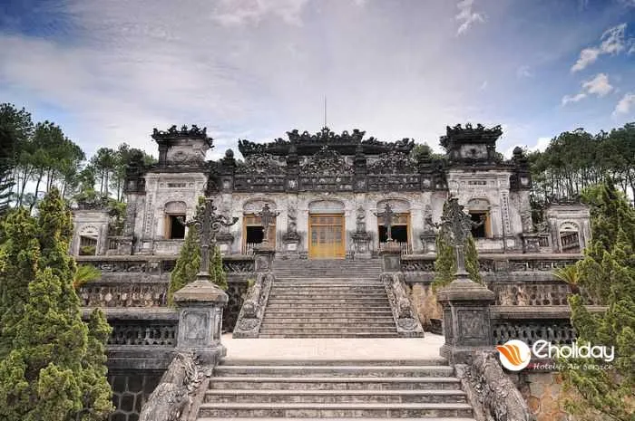 Khai Dinh Tomb (Ung Tomb), the most unique royal tomb in Hue, Vietnam, blending Western and Vietnamese styles.