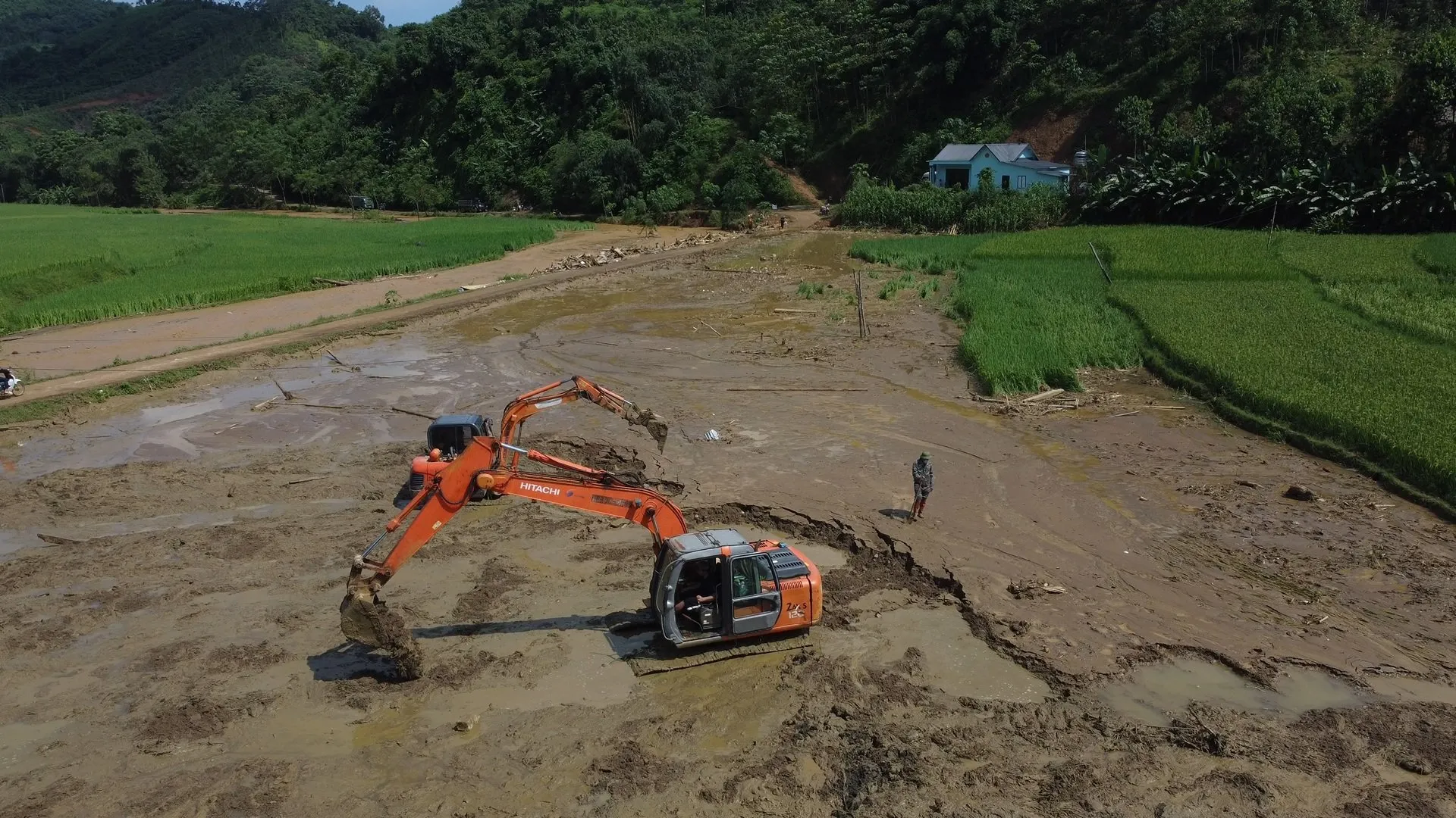 Lào Cai sẽ mở các tour du lịch kết hợp thiện nguyện hướng về đồng bào vùng lũ. Ảnh: Trọng Điểm.