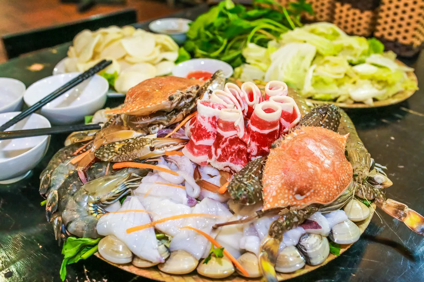Delicious and nutritious Da Nang seafood hotpot for a cool autumn