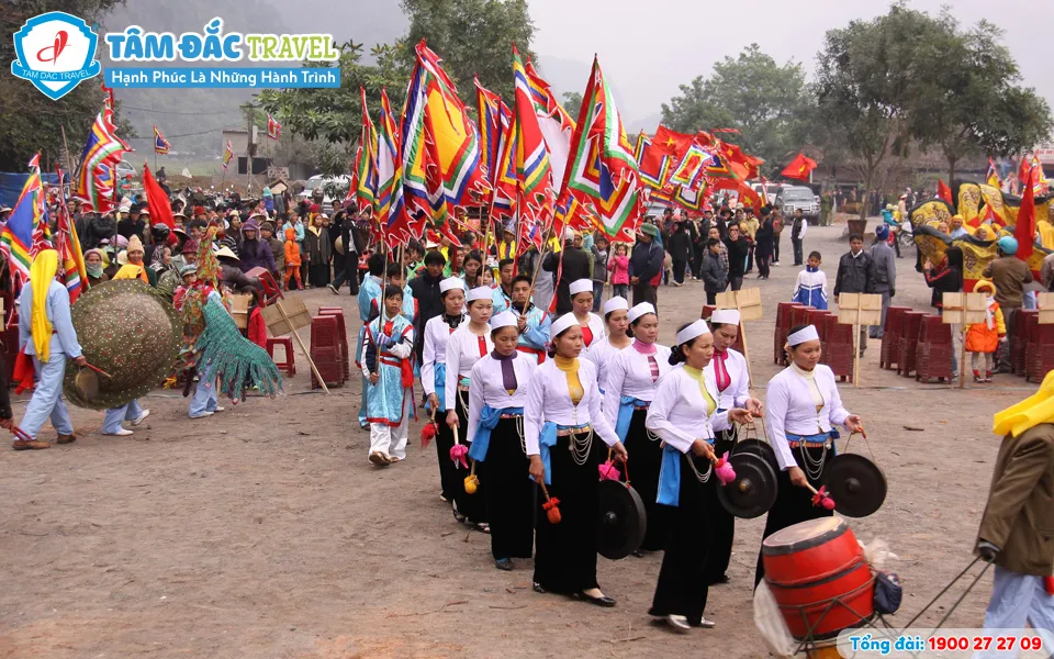 Lễ hội Cầu An Bản Mường là một hoạt động văn hóa tín ngưỡng quan trọng, thể hiện lòng biết ơn và cầu mong bình an của người dân Tây Bắc.