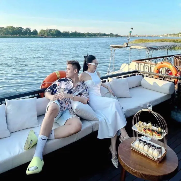 Diverse Hương River boat tour itineraries