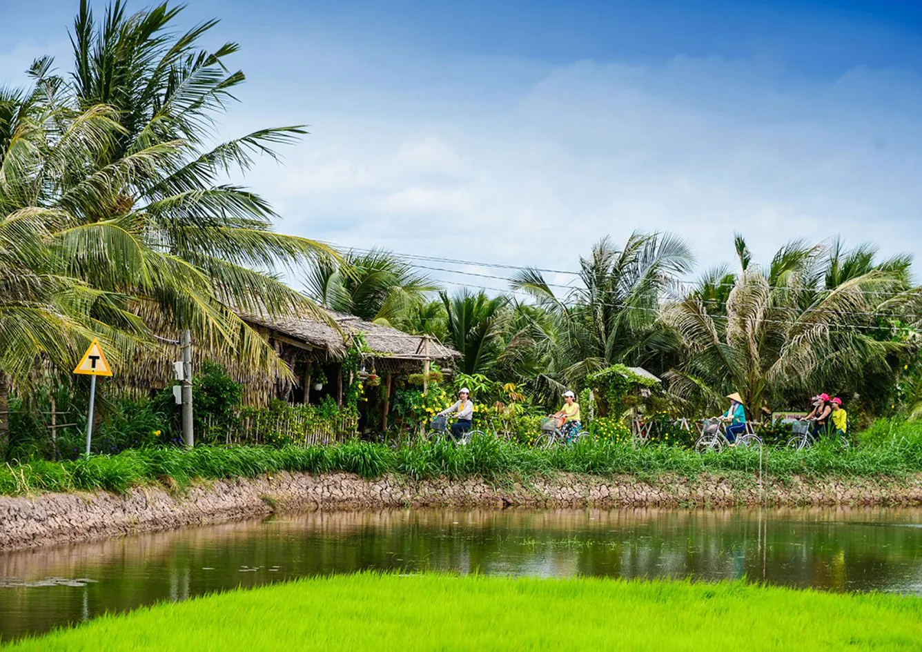 Lò gạch Mang Thít - Vương quốc đỏ nằm cạnh dòng sông Cổ Chiên.