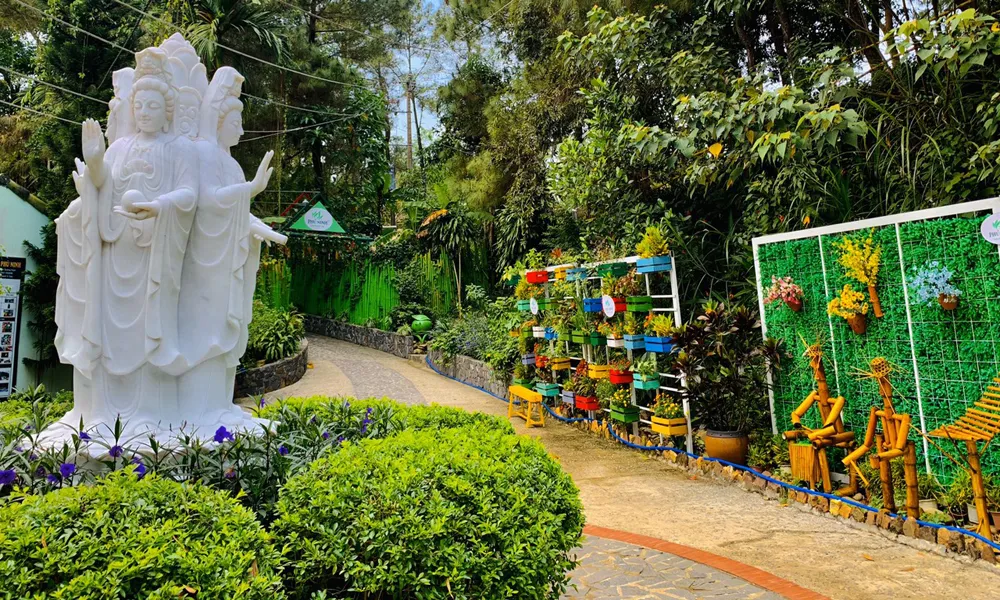 Lối vào khu du lịch Phú Ninh