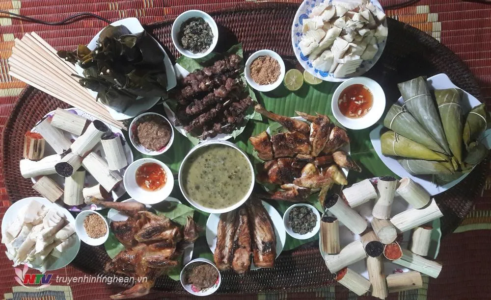 A table of flavorful mountain cuisine of the Thai ethnic people in Phay Thai Minh village, Nghe An, Vietnam.