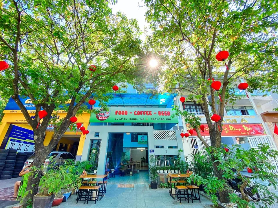 The prominent and easy-to-find facade of Trang Neko Food restaurant