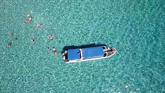 Crystal clear water in Hon Nua