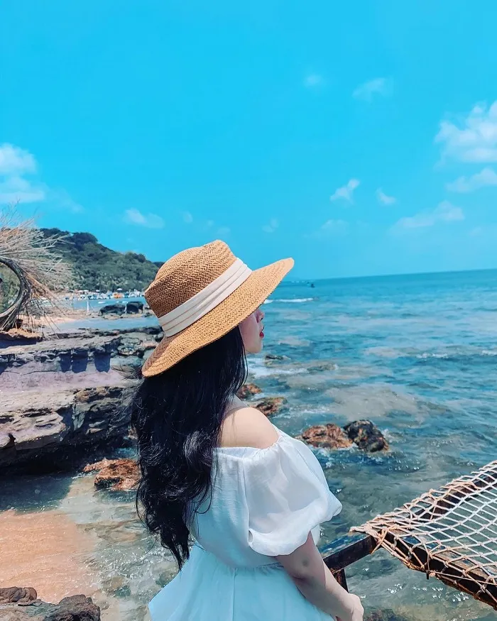 Turquoise sea water and dreamy scenery on Hon Mong Tay