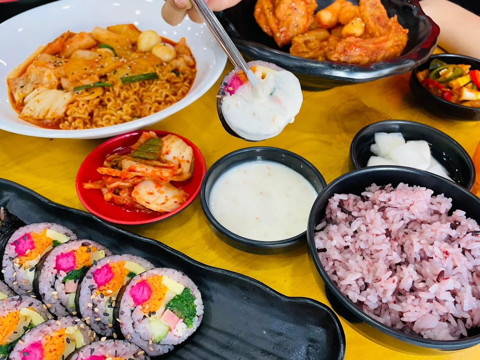 Món Ăn Vặt Hấp Dẫn Tại Hanuri Korean