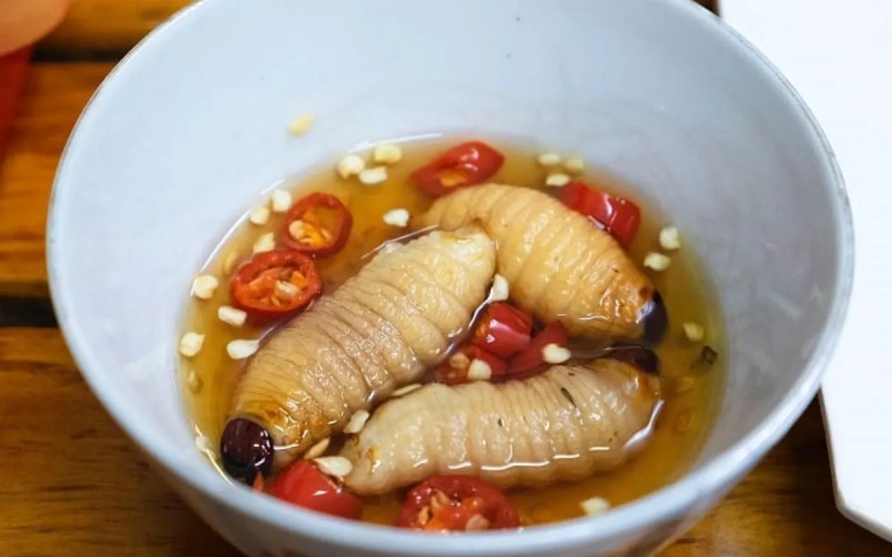 Coconut worms with fish sauce, a unique specialty of Con Phung Island, Ben Tre