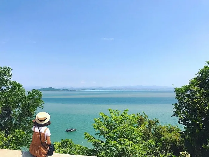 A peaceful corner on Vinh Thuc Island