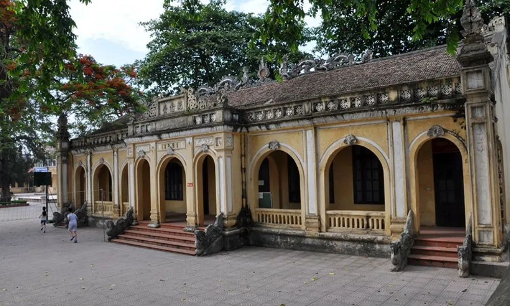Một góc làng cổ Đông Ngạc với những mái ngói cổ kính.