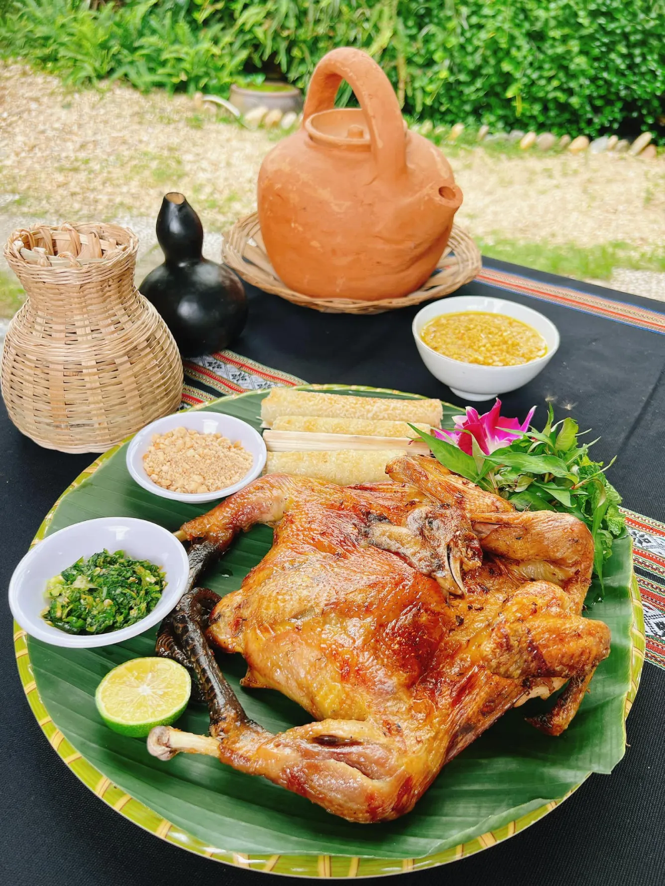 Một góc rừng khộp mùa thay lá ở hồ Đắk Minh. (Ảnh: HỮU TÚ)