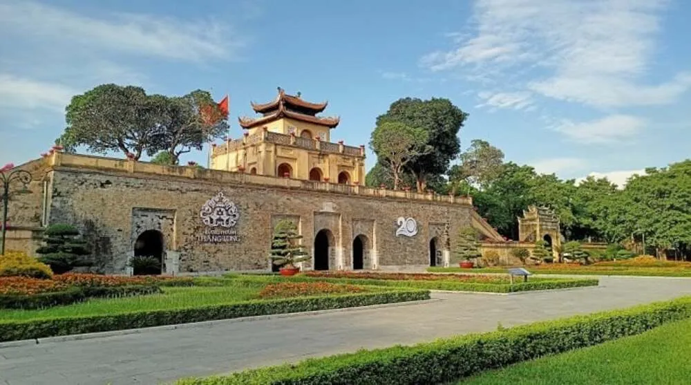 Autumn is the ideal time to visit Thang Long Imperial Citadel