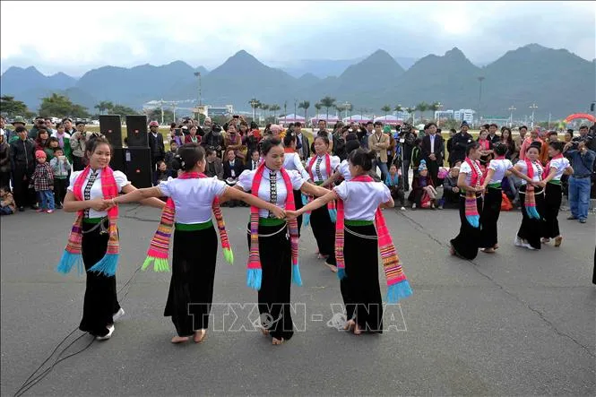 Thai ethnic Xoe dance in Yen Bai province. Photo: Thanh Ha/VNA