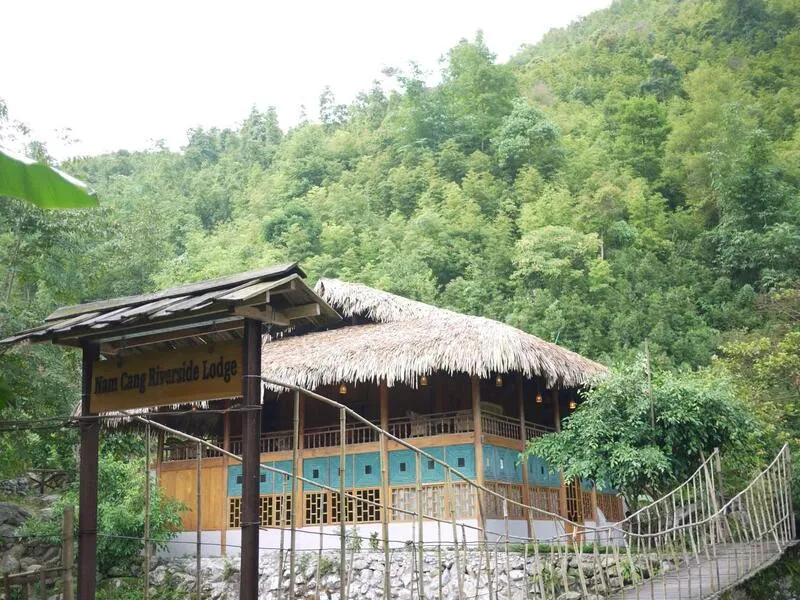 Nam Cang Riverside Lodge với kiến trúc hiện đại, hòa mình vào không gian thiên nhiên bên bờ sông Nam Cang
